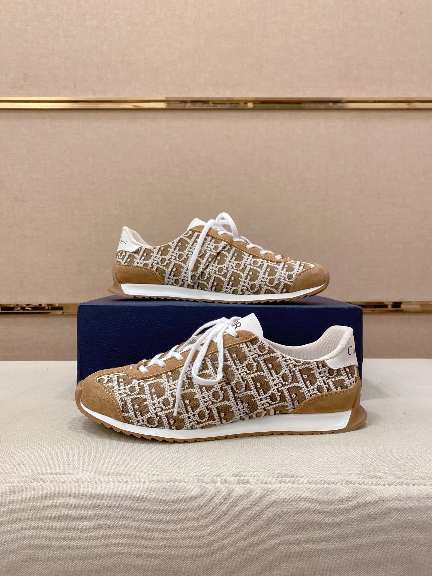 Men's shoes💰: 440💰Couple style💏 [Dior·Dior] New casual sports style men's shoes, new spring and summer design, perfect workmanship, lace-up lazy style to create wardrobe quality, upper: imported first-layer cowhide, mesh breathable lining soft and comfortable, ultra-light TPU wear-resistant outsole, simple, versatile fashion men's shoes, excellent color code number 35--44. (45,46 customized items are not returnable or exchangeable)